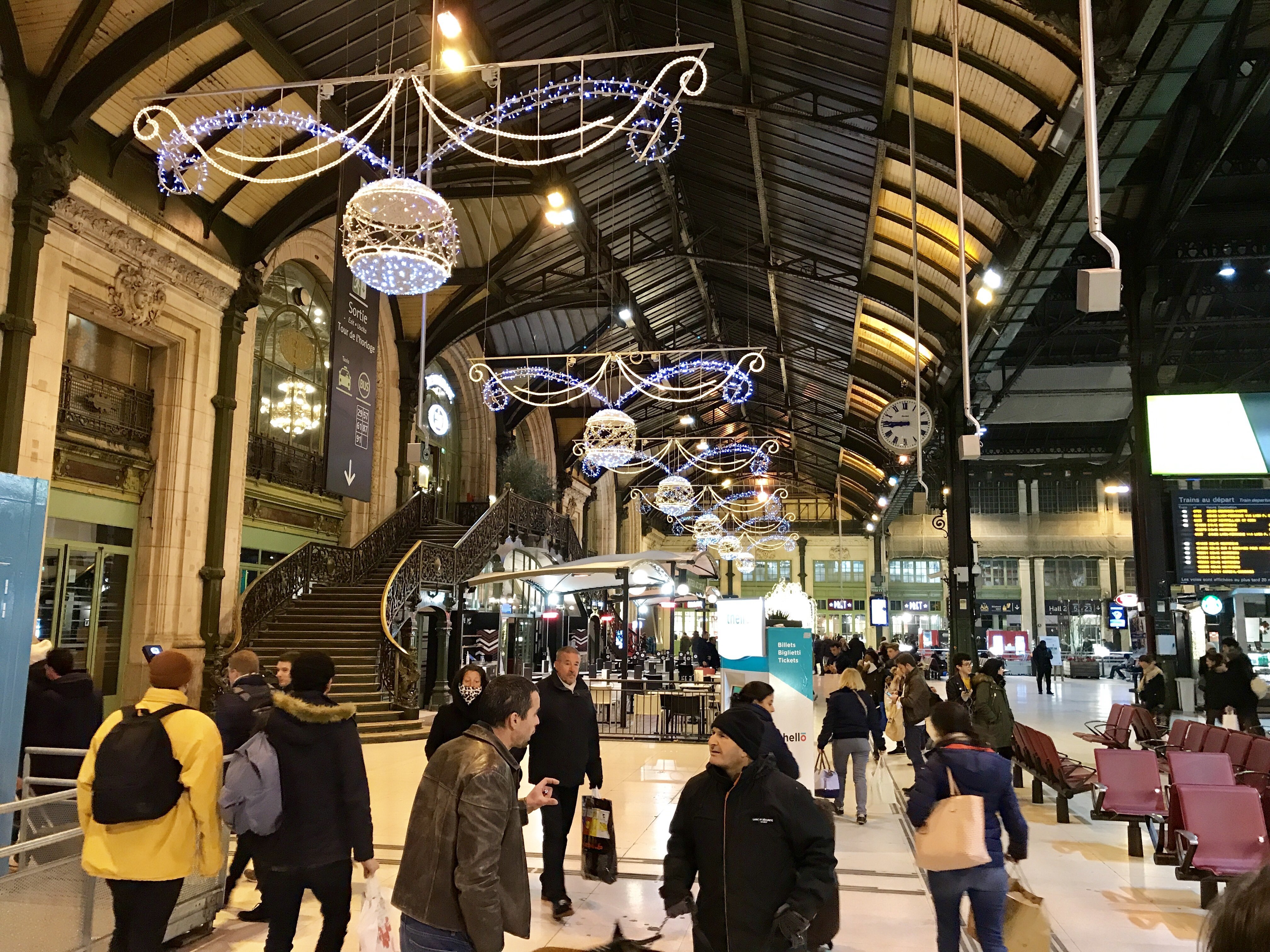 gare de Lyon interior in Paris at night
